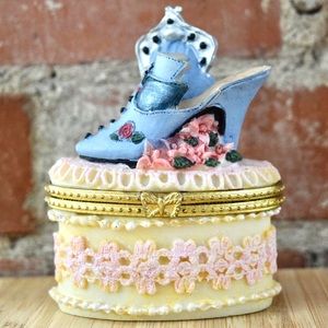 VINTAGE Mini Ceramic Trinket Box Girly Collectable Princess Ring Holder Treasure